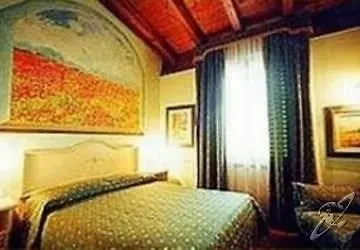 博莱罗酒店 西尔米奥奈